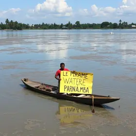 despejo de esgoto no Rio Parnaíba