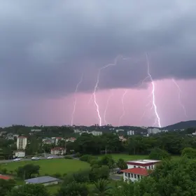 Parnaíba deve ter um dia com trovões e raios